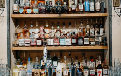 Cheers to Convenience: The Perks of Choosing a Venue with a Full Bar